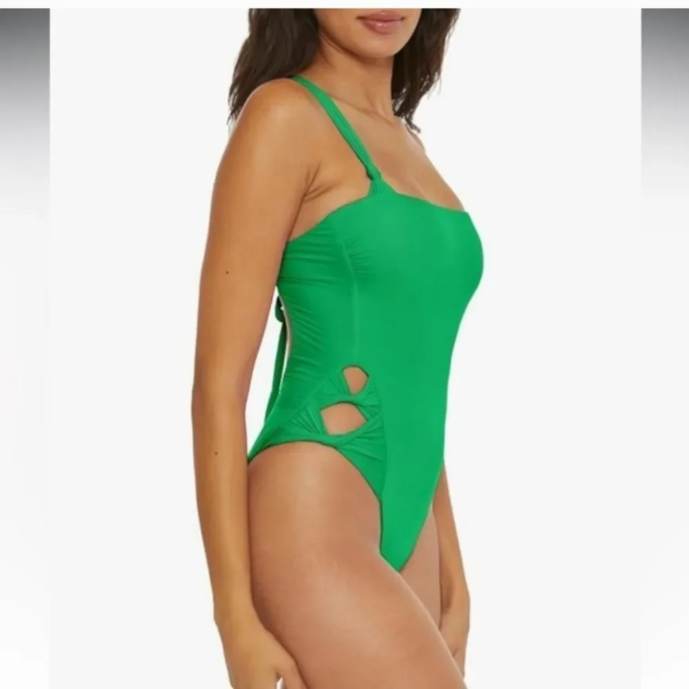 NWT Becca Green Lana Ipc Swimsuit Size Medium and Large